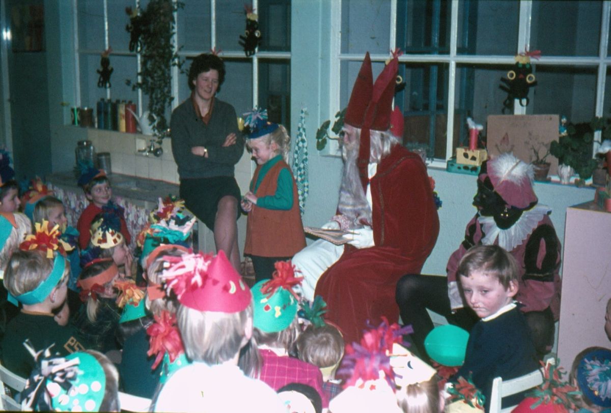 Sinterklazefeest 1973 Beukerskoalle Gytsjerk Archief Adri den Haan